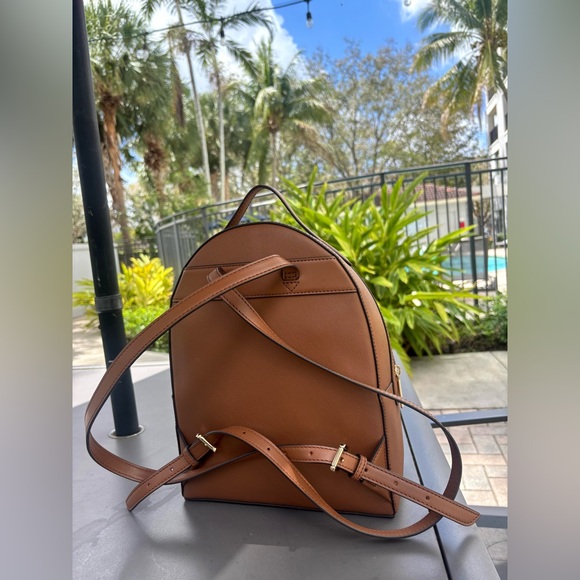$298 Michael Kors SHEILA MD BACKPACK Bag MK Brown Saffiano Leather Handbag Purse - Picture 2 of 9